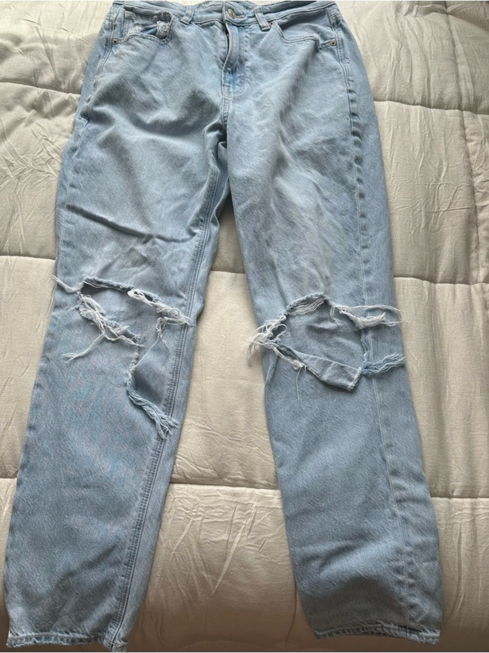 American Eagle Outfitters Light Blue Distressed Mom Jeans